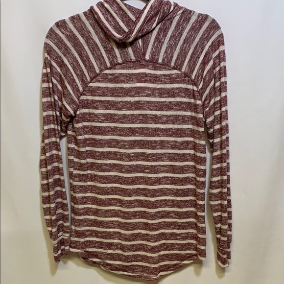 Ultra Flirt Burgundy and White Knit Top - Picture 4 of 4